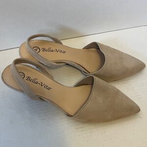 Bella Vita Women's Tan Slingback Flats (6.5)